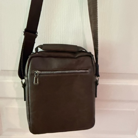 Weixier | EUC Brown Travel Crossbody Bag - Picture 3 of 3
